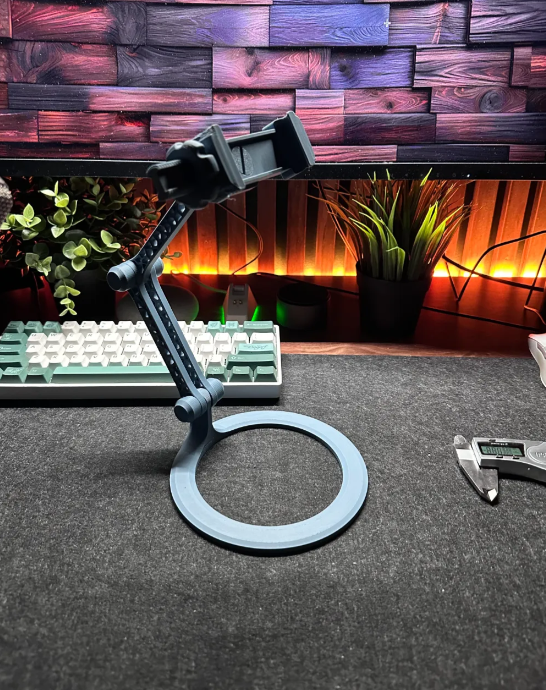 Adjustable Arm Phone Stand 2 — 3D printed by Moon Studio 3D